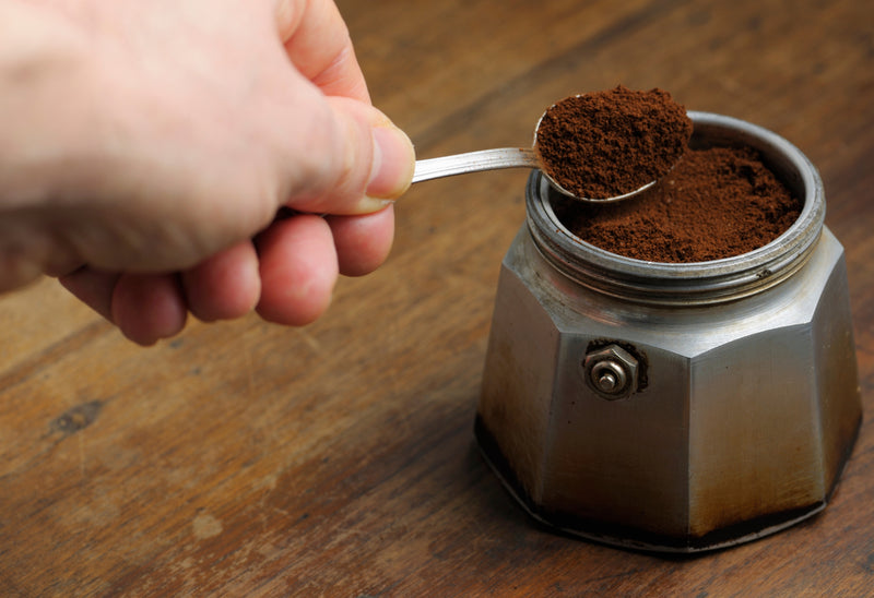 Mahlgrad und Befüllen des Espressokochers: